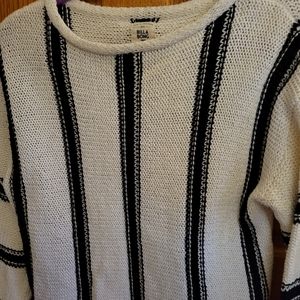 Boat neck women's cotton sweater. Size medium. See next pics, one (1) sweater!